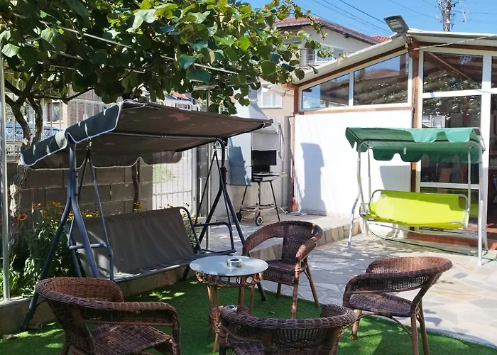 за гости левтерови * 切尔诺莫雷茨